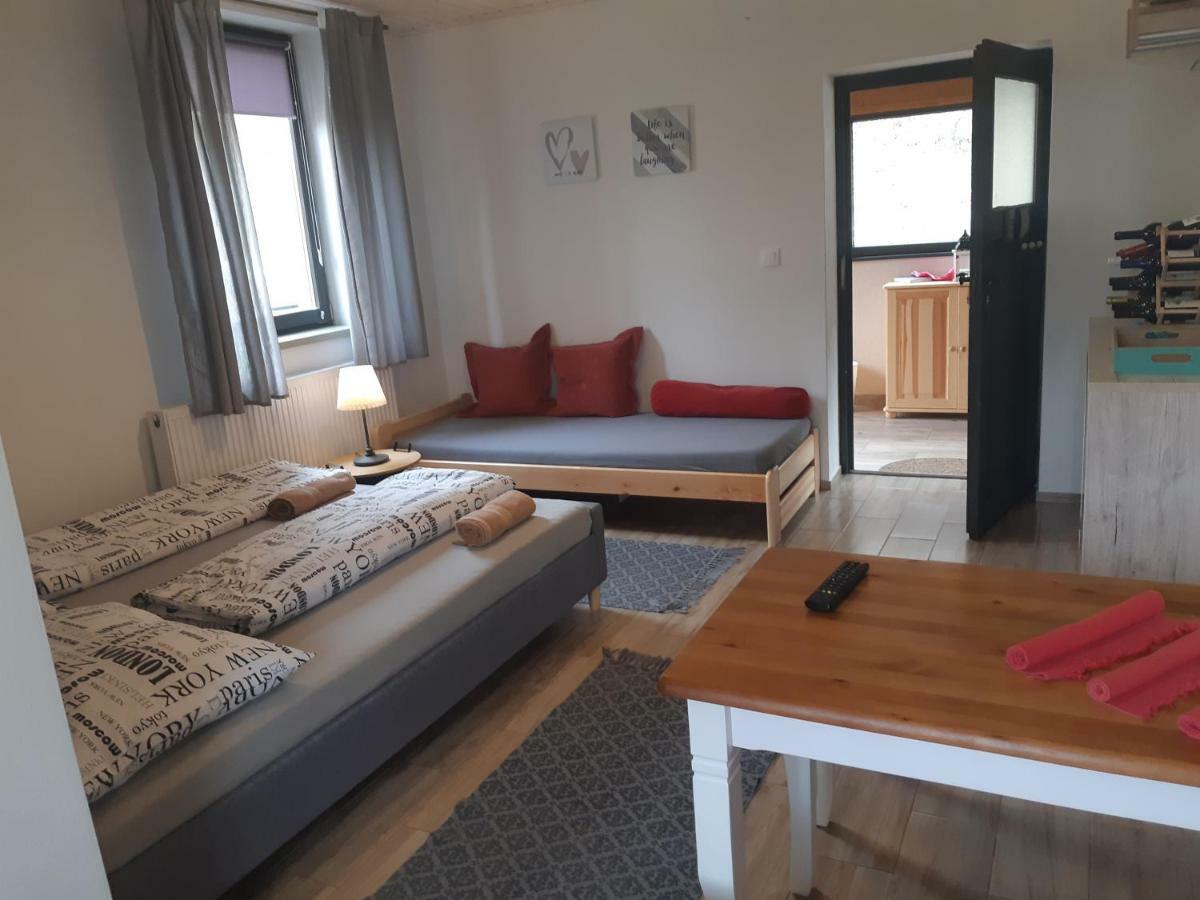 Pod Horou Apartment ชเตียฟนิซเก บาเน ภายนอก รูปภาพ