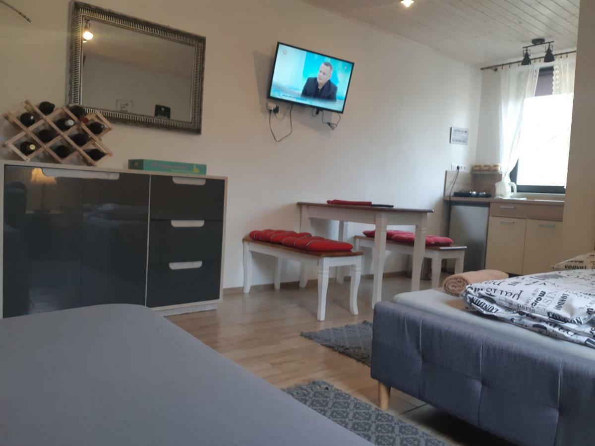 Pod Horou Apartment ชเตียฟนิซเก บาเน ภายนอก รูปภาพ